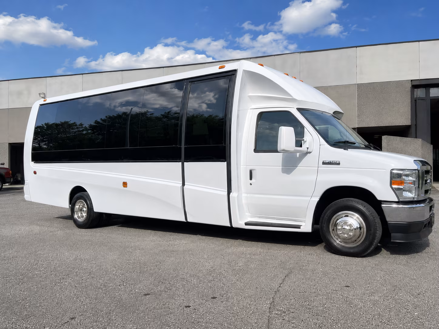 corporate airport transfer buses between long island and jfk lga and ewr